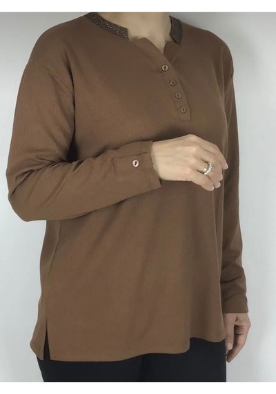Yakası Taşlı Ve Düğmeli Spor Anne Bluz Taba