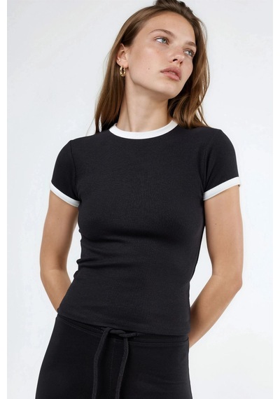 Hiccup Busem Fitilli Yuvarlak Yaka Kısa Kollu T-shirt Siyah