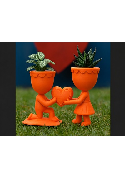 3d Baskı Aşk Saksısı - Kalp Tutan Çift Figürlü Dekoratif Saksı - Turuncu
