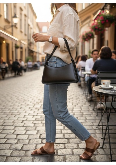 Kadın Siyah Minimalist Baget Omuz Çantası
