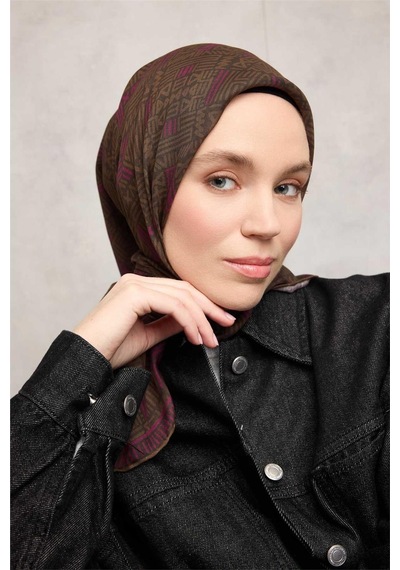 Silk Home Pamuk Polyester Soft Eşarp Koyu Yeşil Geometrik Desenli Kaymaz Tok Duruşlu 90x90 Çok Renkli