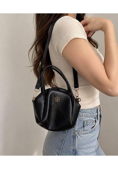 Elpida Bags Kadın Siyah El Ve Omuz Çantası Ve Aksesuar Hediye Seti Çanta, Kartlık, Cep Aynası, Toka Ve Charm Siyah - Kırmızı Elpida Bags Kadın Siyah El Ve Omuz Çantası Ve Aksesuar Hediye Seti Çanta, Kartlık, Cep Aynası, Toka Ve Charm Siyah - Kırmızı