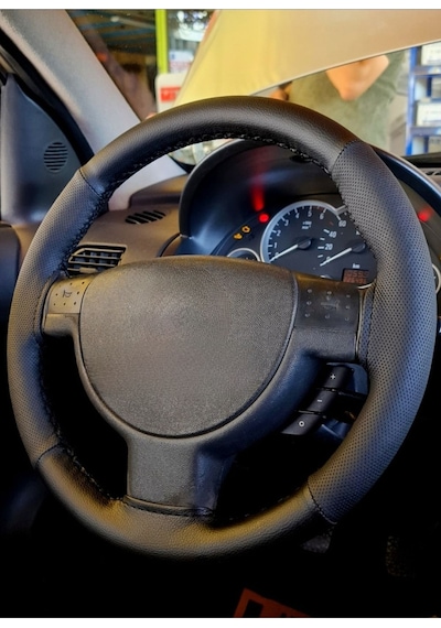 Chevrolet Caprice Uyumlu Dikmeli Direksiyon Kılıfı Noktalı-soft Siyah