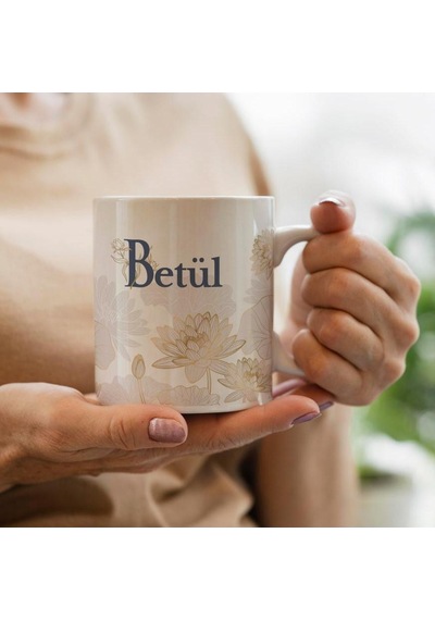 Kişiye Özel Yuvarlak Çiçek Desenli Isim Ve Harf Baskılı Kupa