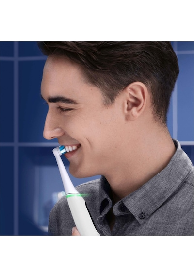 Oral-B iO6 Şarjlı Diş Fırçası Beyaz