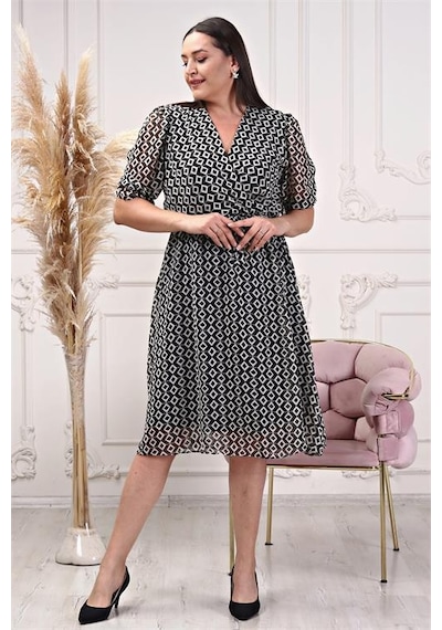 Neşeli Butik Kadın Kruvaze Yaka Midi Boy Büyük Beden Desenli Şifon Elbise Nb80622 Siyah/beyaz Neşeli Butik Kadın Kruvaze Yaka Midi Boy Büyük Beden Desenli Şifon Elbise Nb80622 Siyah/beyaz
