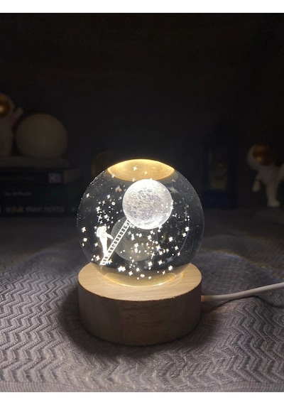 Mobgift Merdiven Çıkan Astronot Tasarımlı Usbli Ahşap Standlı Kristal Işıklı Cam Küre Renkli