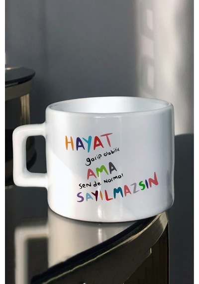 Hayat Garip Olabilir Ama Sen de Normal Sayılmazsın Baskılı Çay Fincanı Beyaz