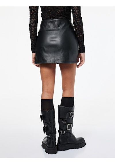 Koton Metal Aksesuarlı Yırtmaçlı Düşük Bel Slim Fit Mini Suni Deri Etek Siyah 6wal70046ık Siyah
