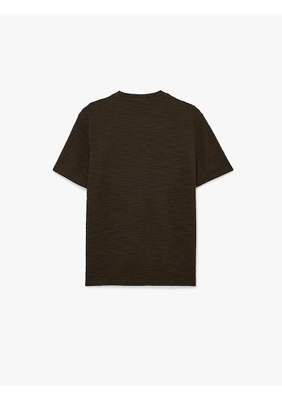 Koton Regular Fit Kısa Kollu Dokulu Tok Kumaş Bisiklet Yaka Tişört Kahverengi 6sam10378mk Kahve