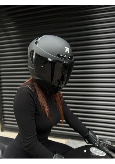 Rivox R2 Kapalı Motosiklet Kaskı Mat Siyah