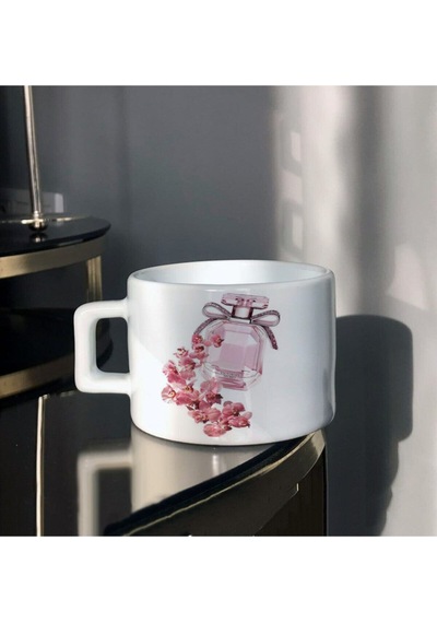 Pembe Parfüm Şişesi Tasarım Baskılı Beyaz Çay Kahve Fincanı