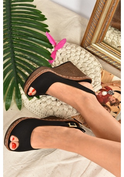 Fox Shoes Siyah Keten Dolgu Topuklu Kadın Ayakkabı K674040705