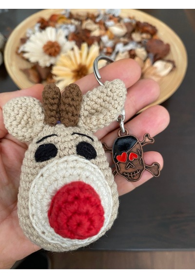 Geyik Figürlü %100 El Yapımı Hediyelik Amigurumi Anahtarlık Zarif Broş Kadın Parfümü Yılbaşı Paketi Noel Baba