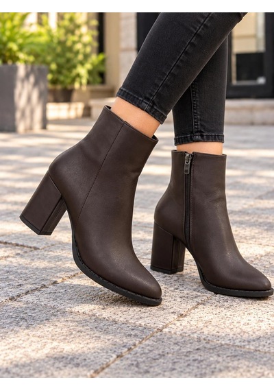 Asmi Shoes Kadın Silva Kahverengi Deri Yandan Fermuarlı Toka Detaylı 7 Cm Kalın Topuklu Sivri Burunlu Yeni Sezon Günlük Bot Asmi Shoes Kadın Silva Kahverengi Deri Yandan Fermuarlı Toka Detaylı 7 Cm Kalın Topuklu Sivri Burunlu Yeni Sezon Günlük Bot