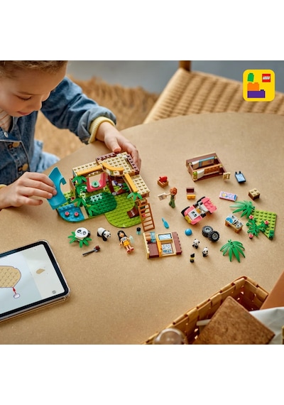 LEGO® Friends Panda Barınağı Hayvan Bakımı 42648 - 7 Yaş ve Üzeri Çocuklar için Yaratıcı Oyuncak Yapım Seti (243 Parça)