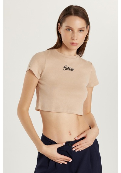Tudors Kadın Slim Fit Dar Kesim %100 Pamuk Bisiklet Yaka Baskılı Bej Crop Tişört-33987 Bej
