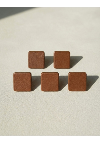 Dolap Kulpu 3,5 X 3,5 Cm Plastik 4 Adet - 30mm Kulp Vidası İle Beraber Gönderilir Kahverengi
