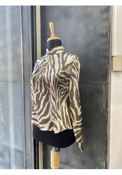 Pera Moda Gold Broşlu Zebra & Batik Desenli Bluz Camel