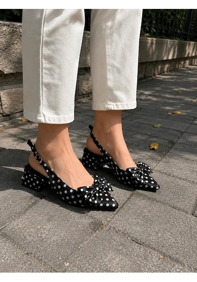 Asmi Shoes Kadın Mina Siyah Saten Puantiyeli Fiyonk Detaylı Arkası Açık 4 Cm Topuklu Ayakkabı Asmi Shoes Kadın Mina Siyah Saten Puantiyeli Fiyonk Detaylı Arkası Açık 4 Cm Topuklu Ayakkabı