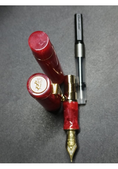 Jinhao Prestij 100 Serisi Dolma Kalem Geleneksel Ef Uçlu,kırmızı Mermer Desen Gövde Reçine Ve Pigment Boya İle Kaplıdır,mürekkep Ve Kartuşlu Kullanıma Uygundur Jinhao Prestij 100 Serisi Dolma Kalem Geleneksel Ef Uçlu,kırmızı Mermer Desen Gövde Reçine Ve Pigment Boya İle Kaplıdır,mürekkep Ve Kartuşlu Kullanıma Uygundur