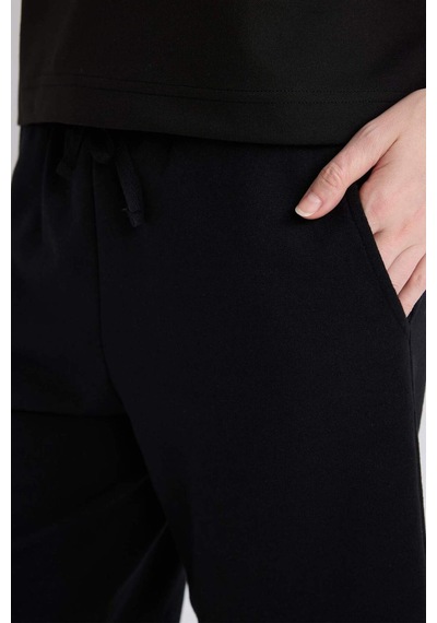 DeFacto Regular Fit Normal Bel Düz Paça Bermuda Şort W9369AZ25SMBK27 Siyah