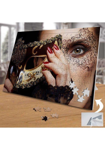 Maskenin İzi Maskeli Kadın 240 Parça Puzzle Yapboz-02189