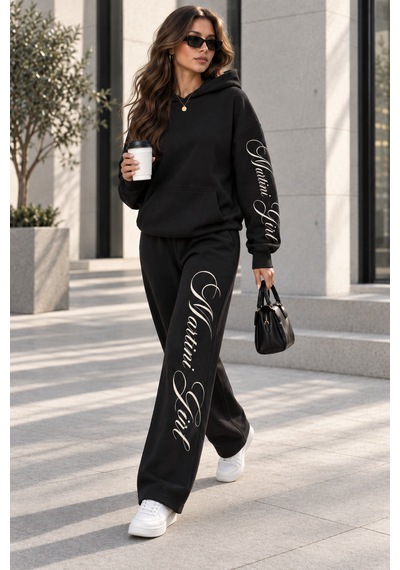 Macklin Unisex Kadın Erkek Martini Girl Kol Paça Baskılı Oversize 3 İplik Kapüşonlu Sweatshirt Ve Baggy Eşofman Altı Siyah Macklin Unisex Kadın Erkek Martini Girl Kol Paça Baskılı Oversize 3 İplik Kapüşonlu Sweatshirt Ve Baggy Eşofman Altı Siyah