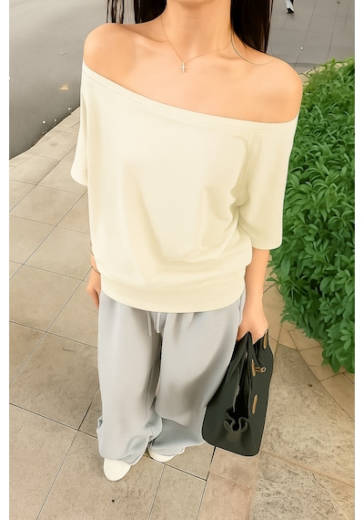Kırık Beyaz Kadın Düşük Omuz Kayık Yaka Oversize T-shirt Kırık Beyaz Kırık Beyaz Kadın Düşük Omuz Kayık Yaka Oversize T-shirt Kırık Beyaz