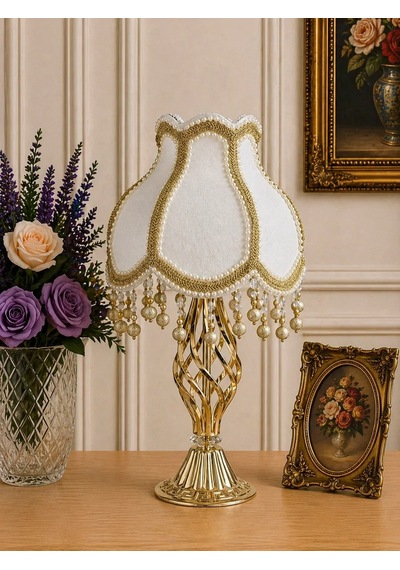 Ekru Kadife Kaplı Gold İşlemeli Şık Başlık Burgulu Gold Metal Ayaklı Klasik Model Abajur 55x25cm