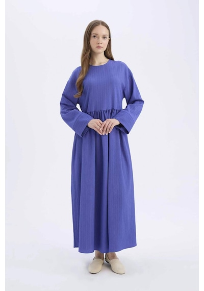 DeFacto Regular Fit Bisiklet Yaka Gofre Dokulu Uzun Kollu Maxi Elbise E6597AX25SPBE46