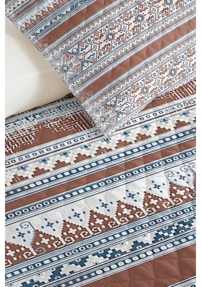 Etnik Geometrik Kahverengi Pike Takımı - Bohem Çizgili Mavi Bej 160x220 Cm Kapitone Yatak Örtüsü Lavantaımsı Koru Havası