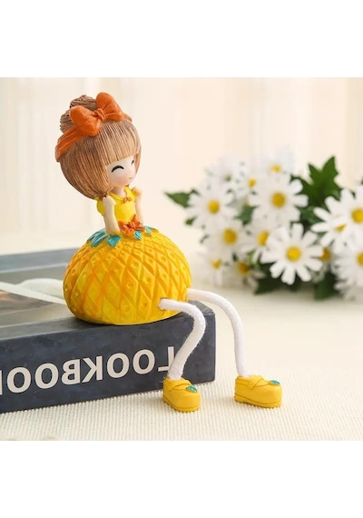 Ayakları Sallanan Ananas Çilek Gövdeler Biblo Dekoratif Hediye Ürün Vitrin Süsü Ev Hediyesi 20 Cm.