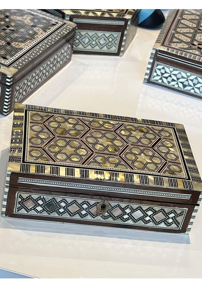Geometrik Kafes Desenli Kilitli Ahşap Sandık Kutu Renkli 23955818