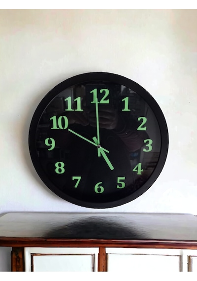 Fosforlu Gece Karanlıkta Parlayan Siyah Duvar Saati Çap 30 Cm Siyah