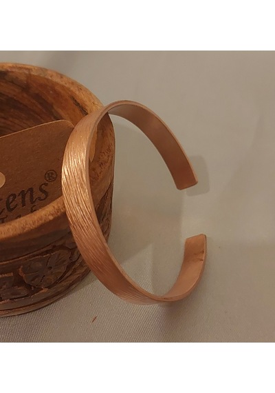 El Yapımı Saf Bakır Bileklik - Minimalist, Unisex, Doğal Ve Şık Beyaz