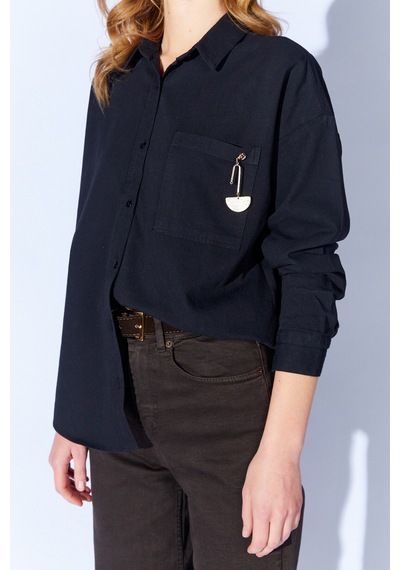 Manche Siyah Broş Detaylı Oversize Tek Cepli Gabardin Gömlek Mkw168174-01