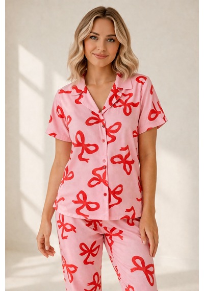 Free Beka Kadın Önden Düğmeli Devrik Yaka Kısa Kol Uzun Pantolon Desenli Pijama Takımı Pembe Free Beka Kadın Önden Düğmeli Devrik Yaka Kısa Kol Uzun Pantolon Desenli Pijama Takımı Pembe