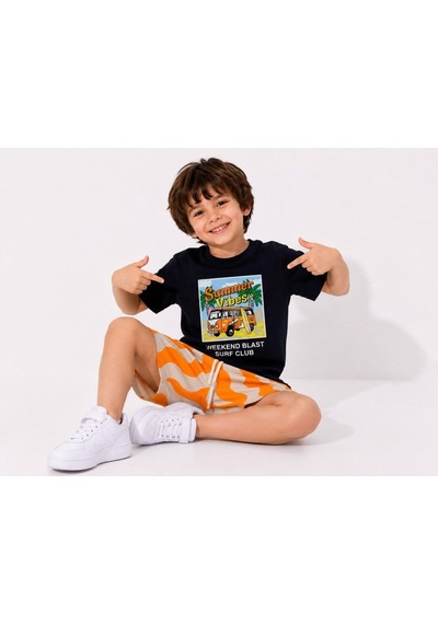 Cg Kids Summer Vibes Baskılı Dalgalı Erkek Çocuk Şortlu Takım - Lacivert / Turuncu Çok Renkli Cg Kids Summer Vibes Baskılı Dalgalı Erkek Çocuk Şortlu Takım - Lacivert / Turuncu Çok Renkli