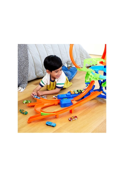 Hot Wheels Akrobasi Pistleri™ Havada Çarpışma Oyun Seti, Oyuncak Araba, Motorlu Hızlandırıcı Jfd12