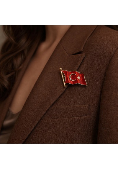 Kırmızı Bayrak Figürlü Metal Broş Gold Çerçeveli Ay Yıldız Tasarım Açık Gri