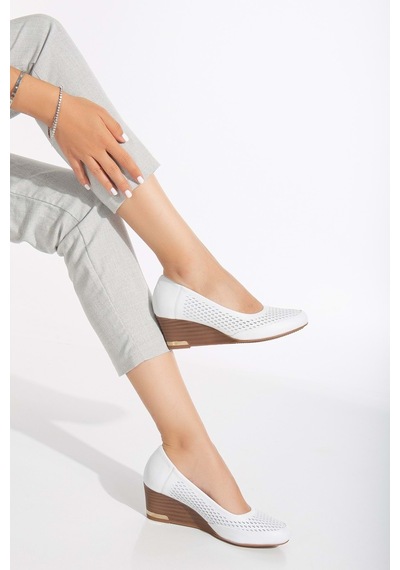 Analin Shoes Kadın Hakiki Deri Petek Baskılı Dolgu Topuklu Ayakkabı Beyaz