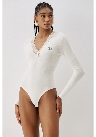 Sagaza Studio Ss6158 Yaka Dantel Detaylı Çıt Çıtlı Body Ekru