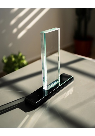 Masaüstü Zarafet 8x20 Cm - Dikey Kristal Cam Premium Kaideli Masaüstü Dekor