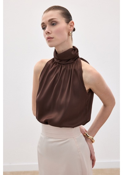 Sateen Boğazlı Kolsuz Bluz - Kahve-136541 Kahve