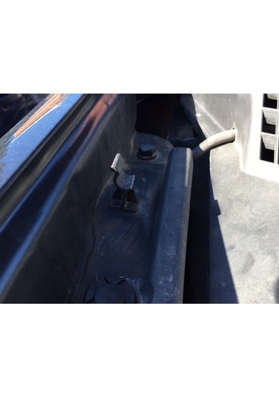Nissan Qashqai Kaput Dayama Klipsi