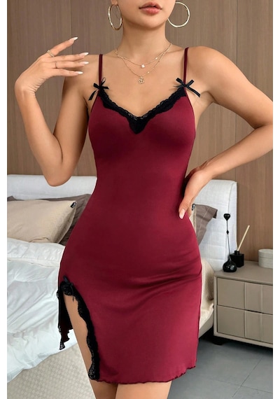Moda Dua Kadın Bordo Bacak Yırtmaçlı Siyah Dantelli Ve Fiyonklu Şık Gecelik