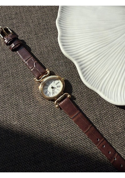 Retro Minimal Deri Kordon Vintage Kadın Kol Saati Kelebek Model Altın