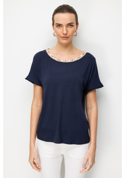 Desen Triko Kadın Sıfır Yaka Yakası Hasır Aksesuarlı Penye T-shirt 26819 Lacivert Lacivert Desen Triko Kadın Sıfır Yaka Yakası Hasır Aksesuarlı Penye T-shirt 26819 Lacivert Lacivert