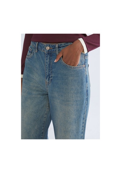 LC Waikiki Alıta Cıty Farkıyla Lcw Jeans İndigo Denim Düz Baggy Fit Normal Bel Geniş Paça Kadın Jean Pantolon İndigo - 925400036 İndigo LC Waikiki Alıta Cıty Farkıyla Lcw Jeans İndigo Denim Düz Baggy Fit Normal Bel Geniş Paça Kadın Jean Pantolon İndigo - 925400036 İndigo